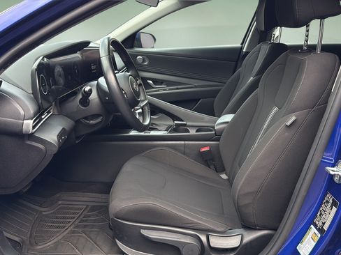 Used 2023 Hyundai Elantra SEL w/ Convenience Package FWD image 11