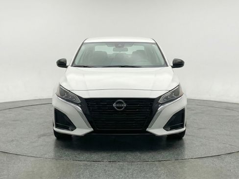 Used 2025 Nissan Altima 2.5 SV image 2