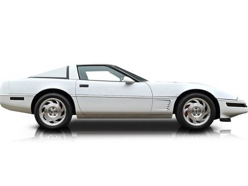 Used 1995 Chevrolet Corvette Coupe RWD image 2
