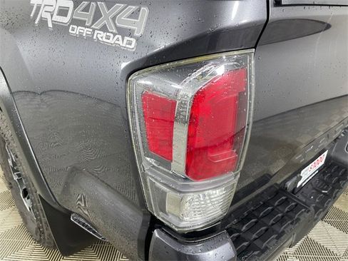 Used 2020 Toyota Tacoma TRD Off-Road w/ Technology Package image 20
