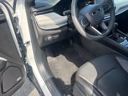 Used 2025 Jeep Compass Limited w/ Elite Group AWD/4WD image 15