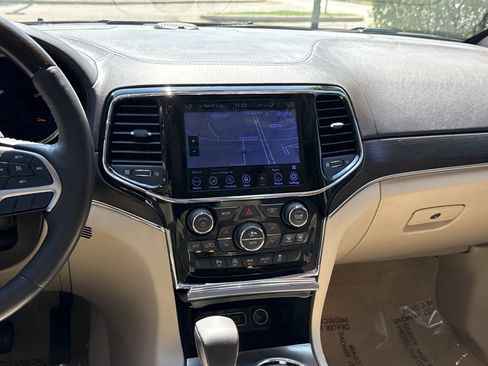 Used 2020 Jeep Grand Cherokee Overland AWD/4WD image 30