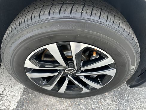 Used 2024 Volkswagen Tiguan S image 6