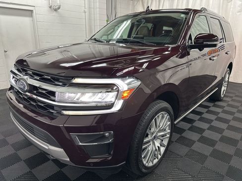 Used 2024 Ford Expedition Limited image 4