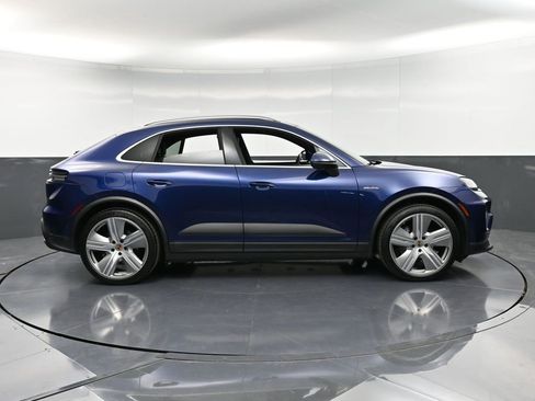 Certified 2024 Porsche Macan 4 Electric image 9