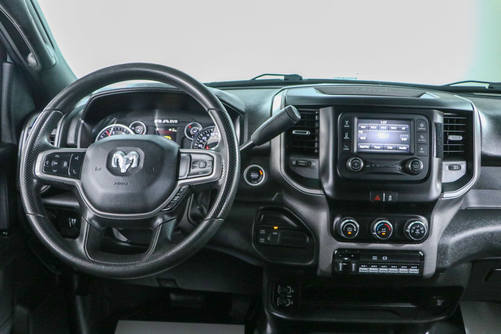 Used 2024 RAM 2500 Tradesman w/ Chrome Appearance Group AWD/4WD image 18