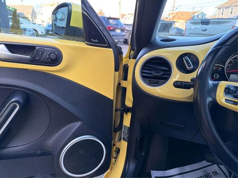 Used 2013 Volkswagen Beetle TDI image 17