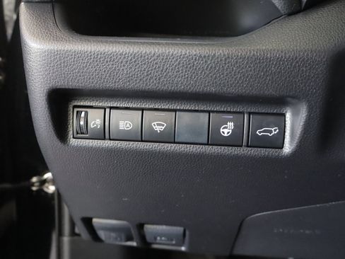 Used 2019 Toyota RAV4 XLE Premium w/ Cold Weather Package AWD/4WD image 19