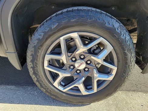 Certified 2024 GMC Sierra 1500 SLT image 10