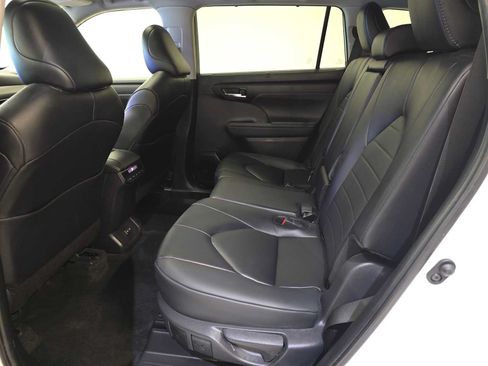 Certified 2024 Toyota Highlander XLE AWD/4WD image 23