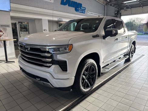 Used 2023 Chevrolet Silverado 1500 High Country w/ Z71 Off-Road Package AWD/4WD image 8