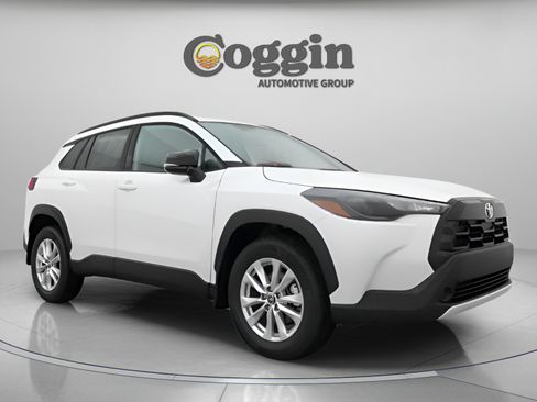 Used 2026 Toyota Corolla Cross LE FWD image 25