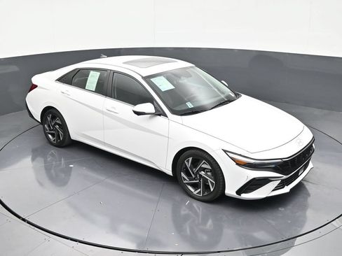Used 2024 Hyundai Elantra Limited FWD image 19