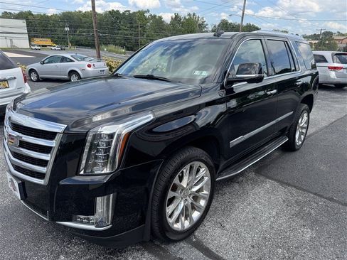 Used 2017 Cadillac Escalade Luxury AWD/4WD image 4