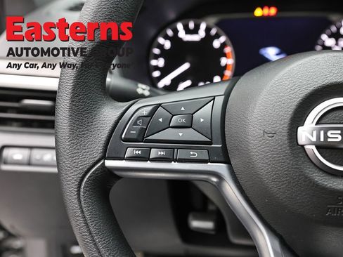 Used 2025 Nissan Altima 2.5 SV image 15