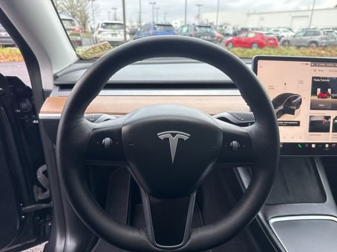 Used 2024 Tesla Model Y Long Range image 30