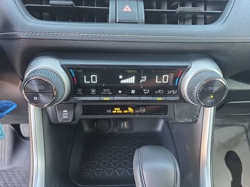 Used 2025 Toyota RAV4 LE AWD/4WD image 19