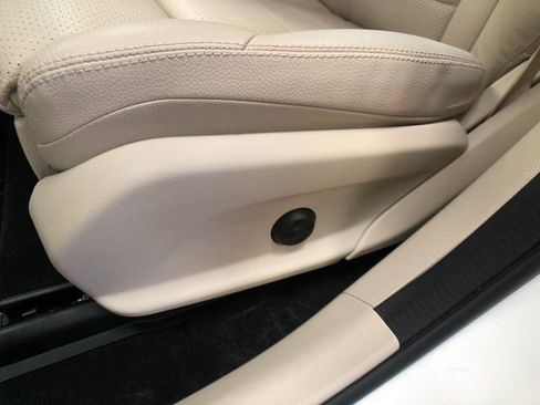 Used 2022 Mercedes-Benz GLC 300 4MATIC image 11