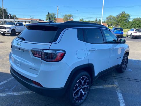 Used 2025 Jeep Compass Limited AWD/4WD image 5