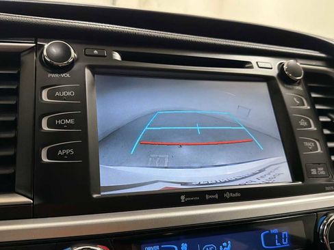 Used 2017 Toyota Highlander XLE image 19