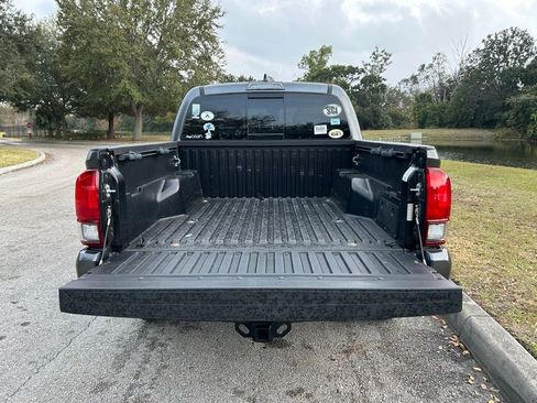 Used 2022 Toyota Tacoma SR5 w/ Technology Package image 10