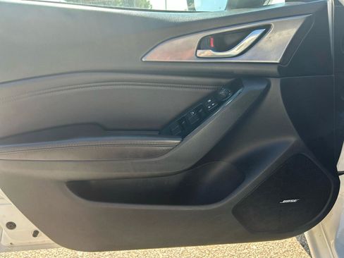 Used 2017 MAZDA MAZDA3 Grand Touring FWD image 8