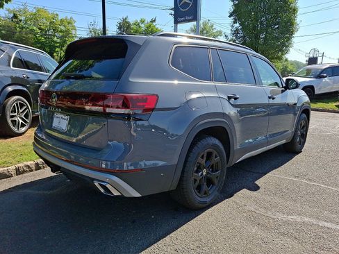 Used 2025 Volkswagen Atlas Peak Edition SE AWD/4WD image 5
