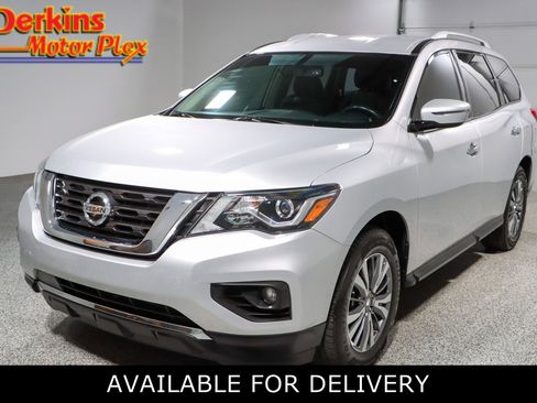 Used 2019 Nissan Pathfinder SV image 1
