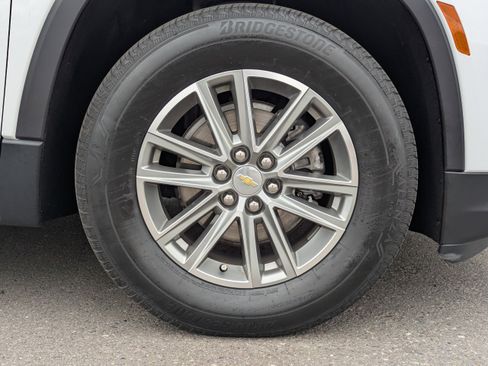 Certified 2023 Chevrolet Traverse LT w/ Rear Camera Mirror Package image 53