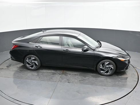Used 2025 Hyundai Elantra Limited FWD image 41