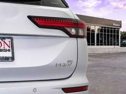 New 2025 Mitsubishi Outlander SE image 5