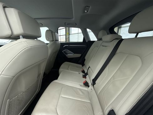 Used 2020 Audi Q3 2.0T Premium image 31