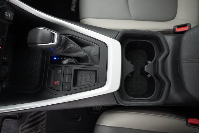 Used 2021 Toyota RAV4 XLE Premium FWD image 31