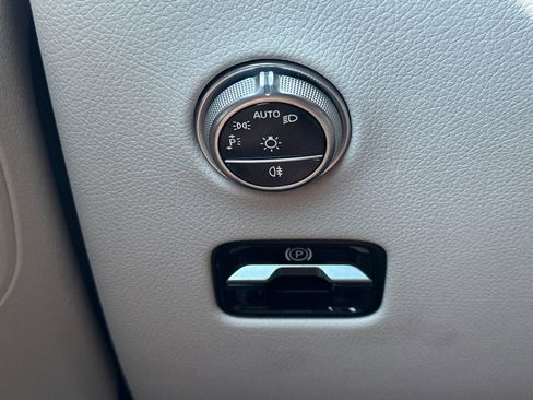 Certified 2025 Mercedes-Benz GLC 300 image 30