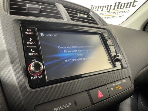 Used 2025 Mitsubishi Outlander Sport AWD image 17