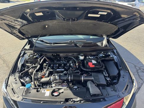 Used 2018 Honda Accord Touring image 18