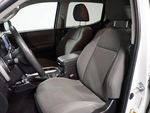 Used 2022 Toyota Tacoma SR5 RWD image 6