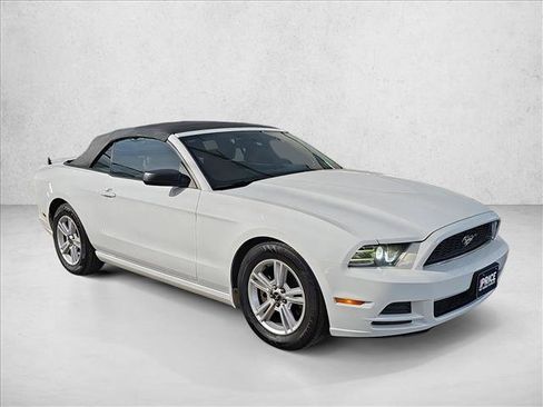Used 2014 Ford Mustang Convertible image 7