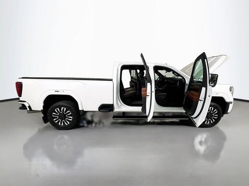 Used 2024 GMC Sierra 3500 Denali Ultimate AWD/4WD image 28