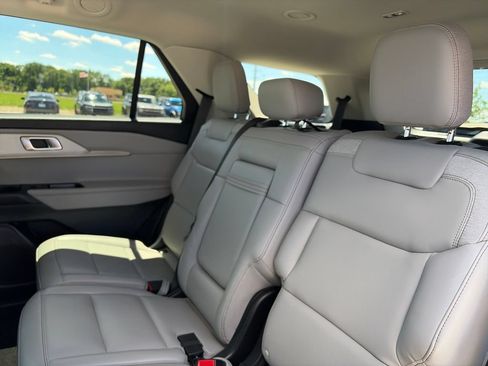 Used 2025 Ford Explorer Active w/ Active Comfort Package AWD/4WD image 30