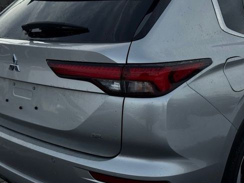 Used 2024 Mitsubishi Outlander SE image 7