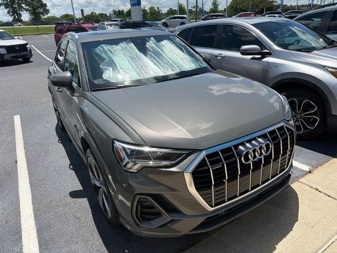 Used 2021 Audi Q3 2.0T Premium Plus w/ Premium Plus Package AWD/4WD image 2