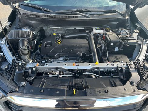 Used 2024 GMC Terrain SLE image 27