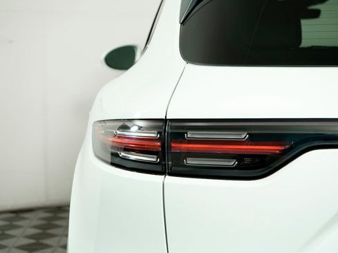 Certified 2022 Porsche Cayenne Platinum Edition image 12