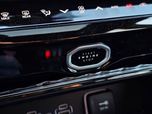 New 2026 Jeep Grand Cherokee Altitude image 14