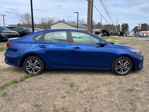 Used 2024 Kia Forte LXS w/ LXS Technology Package image 6