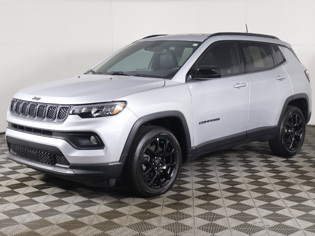 Used 2025 Jeep Compass Latitude w/ Altitude Special Edition AWD/4WD image 6