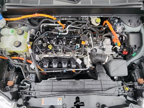 Used 2023 Ford Maverick XLT image 18