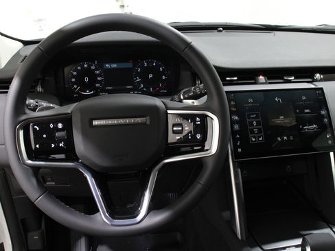 Used 2024 Land Rover Discovery Sport S image 8