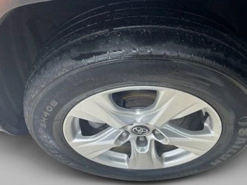 Used 2020 Toyota RAV4 XLE w/ Convenience Package image 22